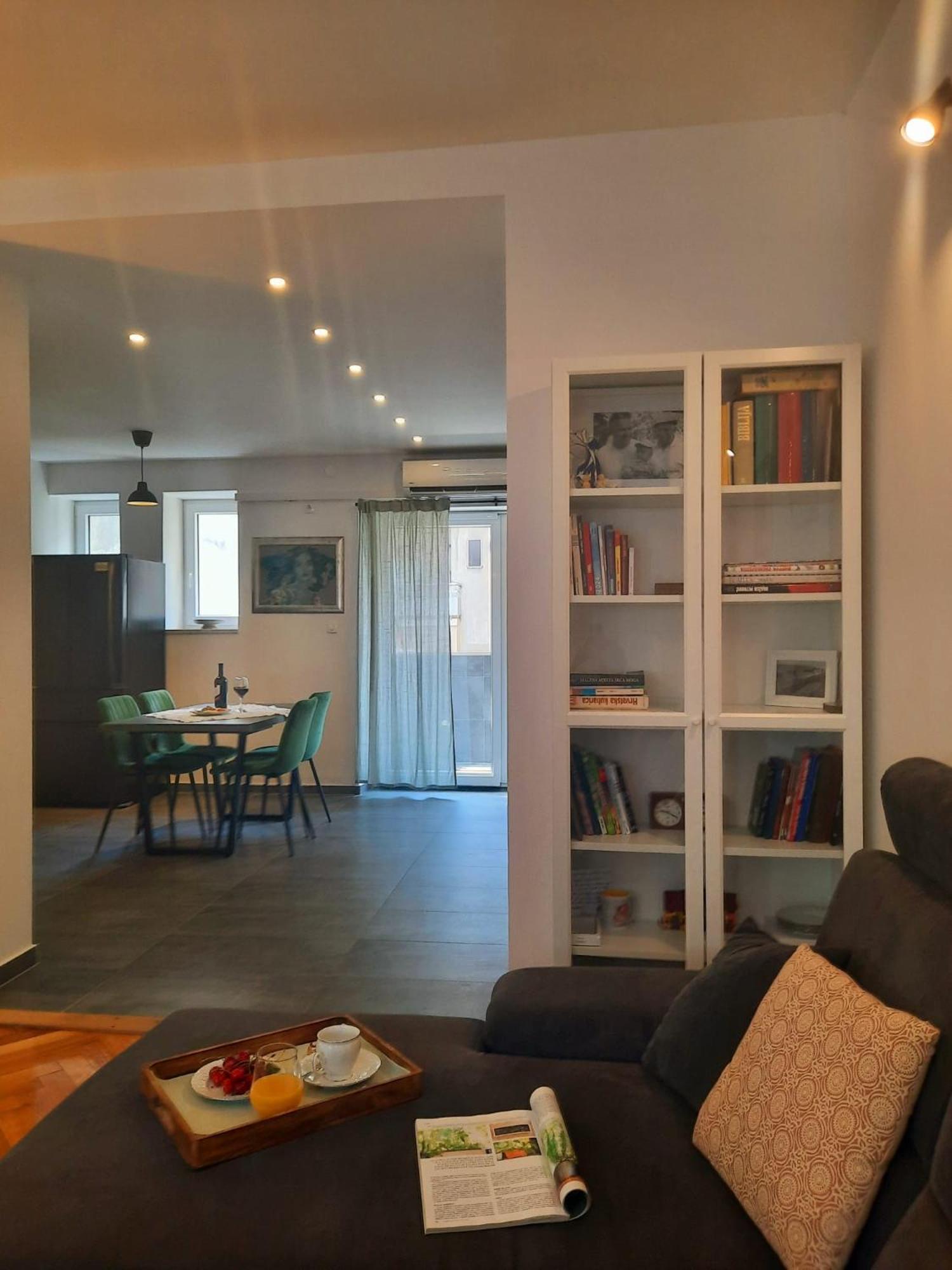Home Apartment Split