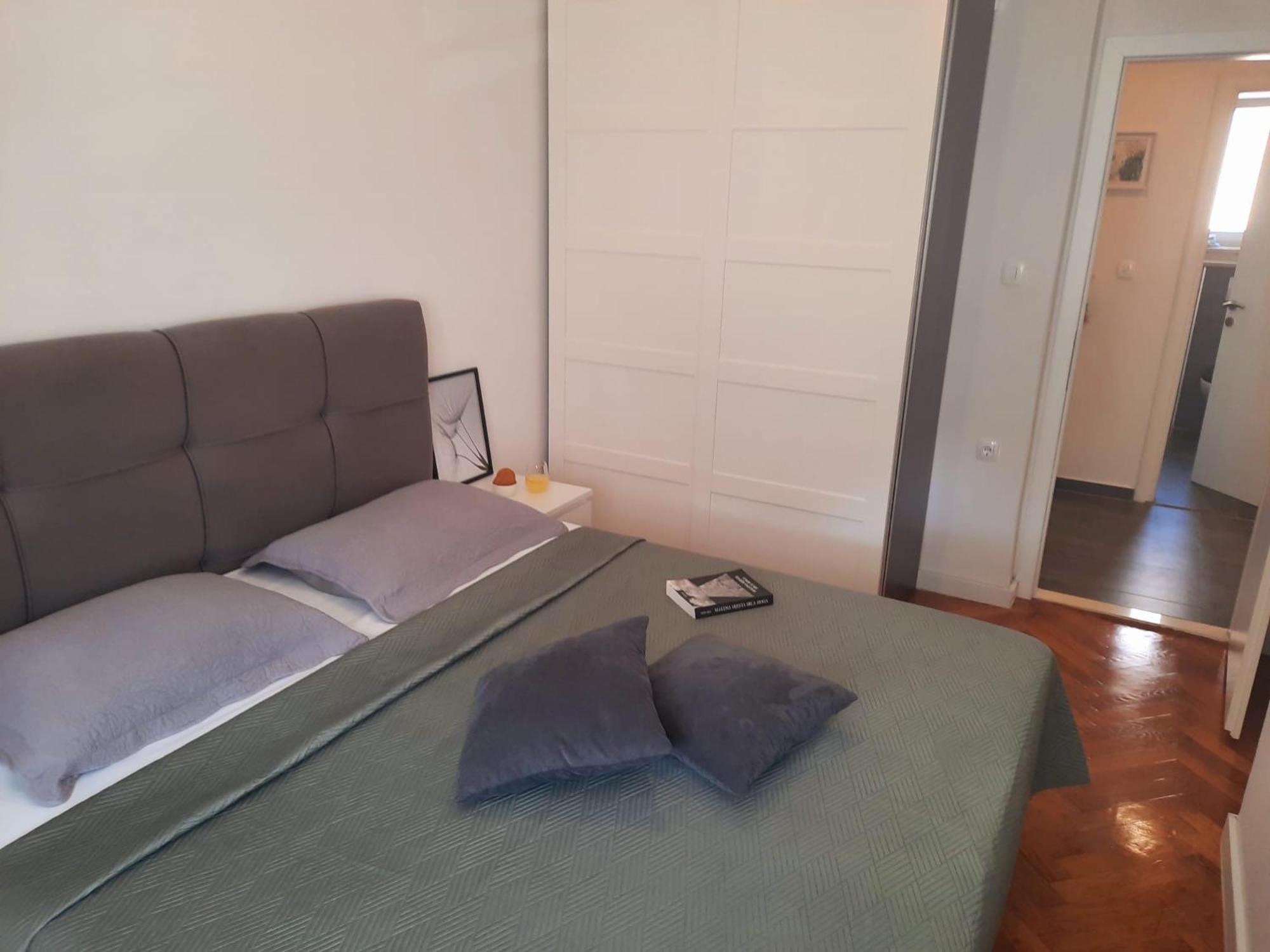 Apartment Home *